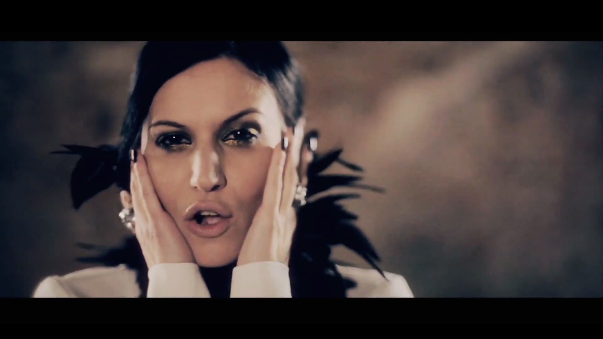 Novo Clip = “Lacuna Coil – I Forgive (But I Won’t Forget Your Name)”