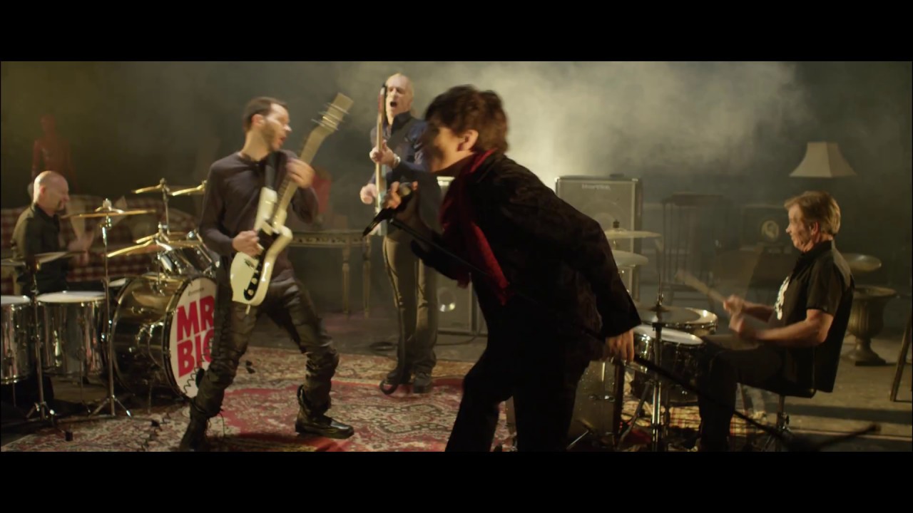 Novo Clip = “Mr. Big – Everybody Needs a Little Trouble”