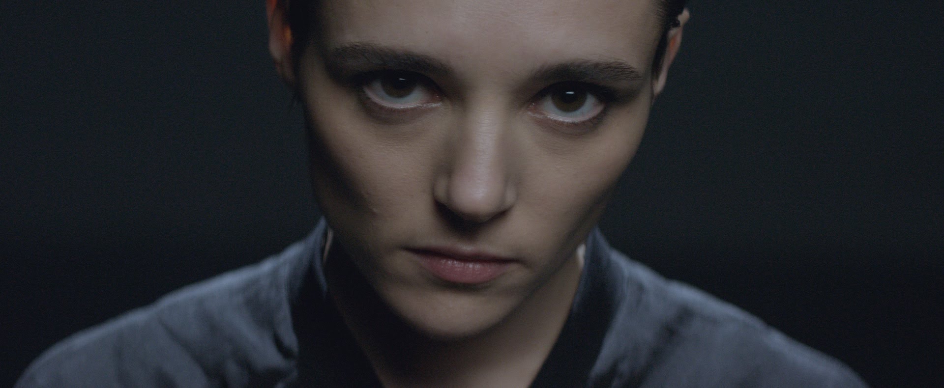 Novo Clip = “Savages – Adore”