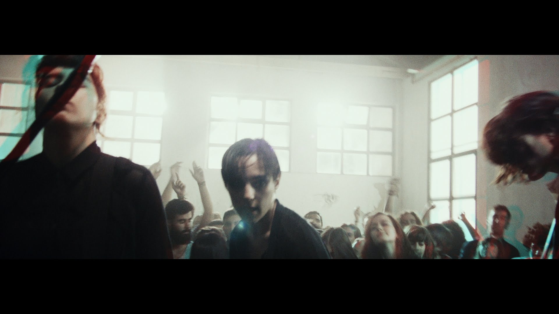 Novo Clip = “Savages – The Answer””