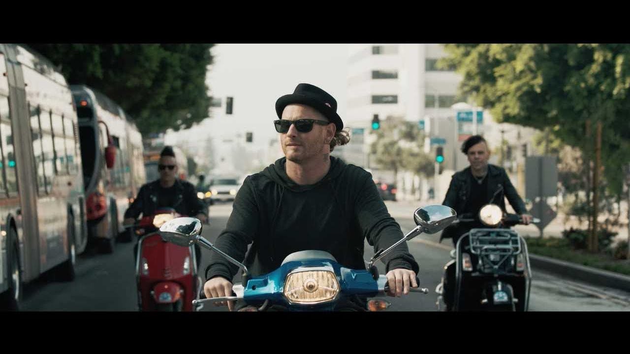 Novo Clip = “Stone Sour – Rose Red Violent Blue”