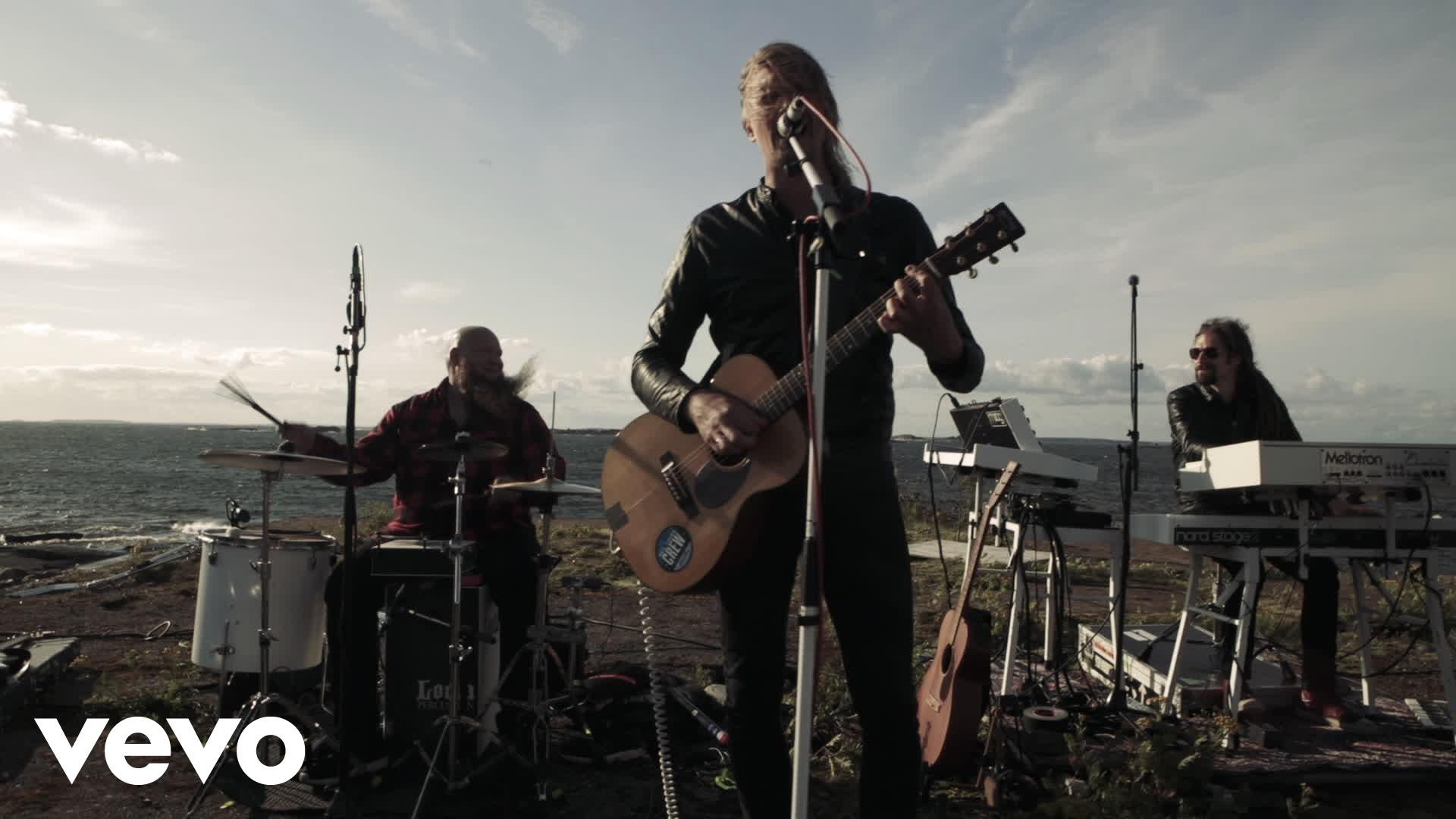 Novo Clip = “Von Hertzen Brothers – Sunday Child”