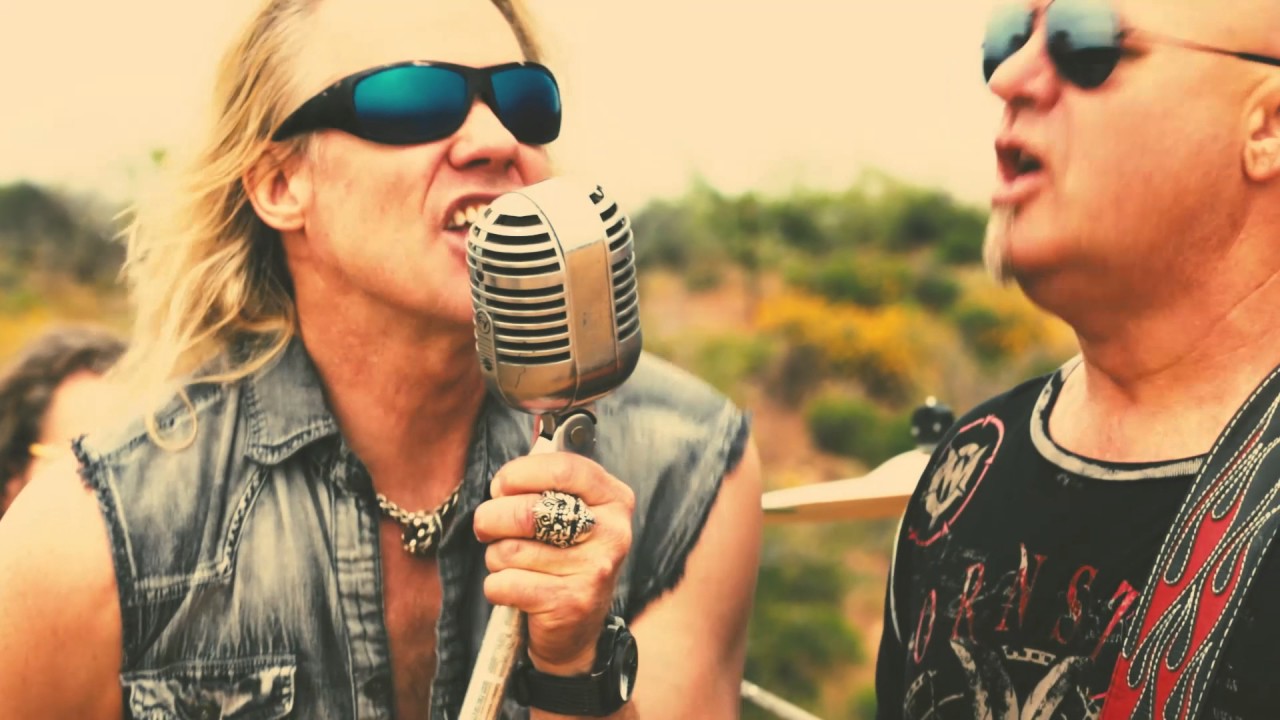 Novo Clip = “Warrant – Louder Harder Faster”