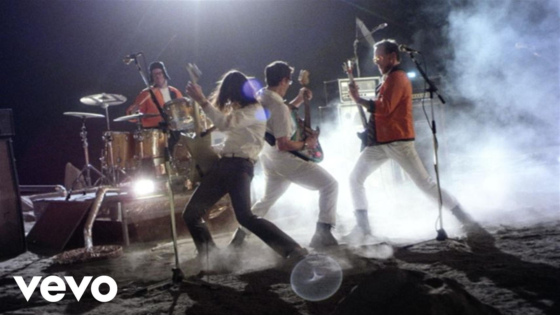 Novo Clip = “Weezer – Back To The Shack”