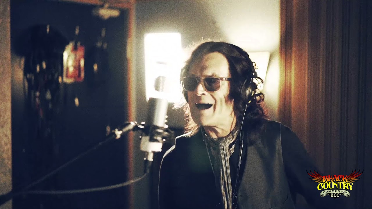 Novo Clip = “Black Country Communion – Over My Head”