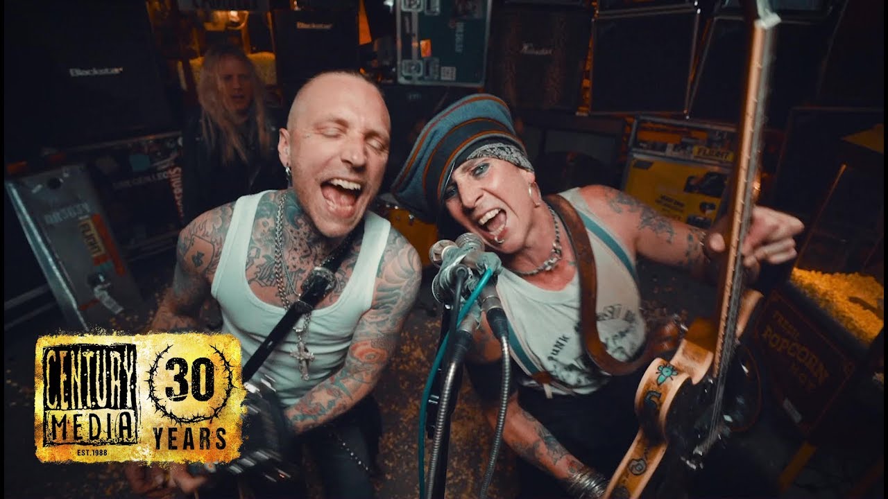 Novo Clip = “Backyard Babies – Shovin’ Rocks”