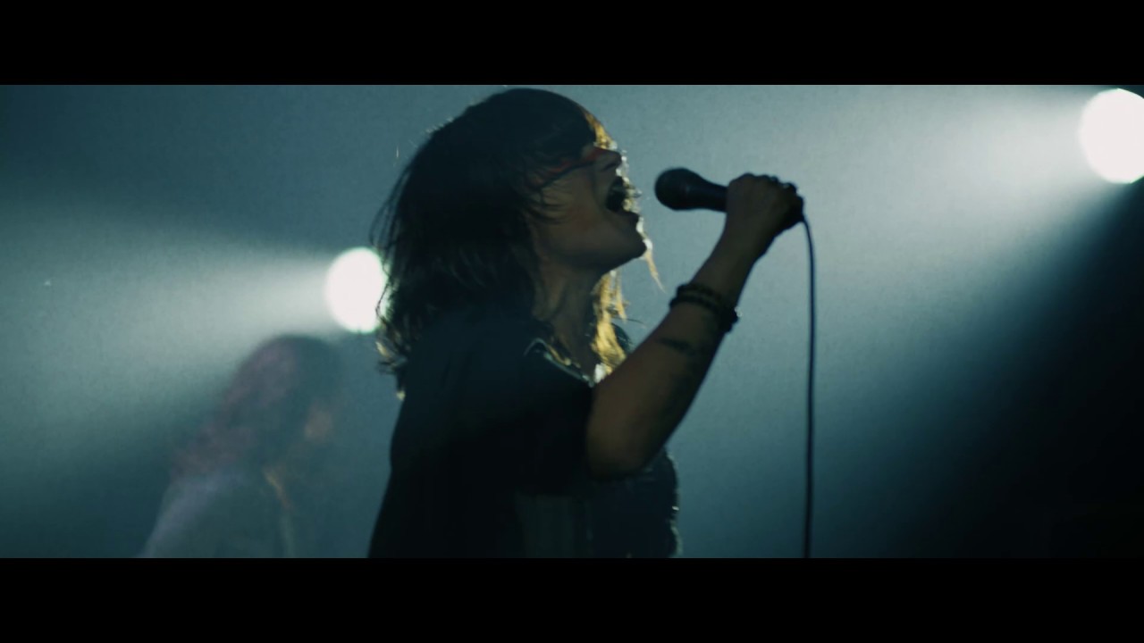 Novo Clip = “Black Mirrors – Lay My Burden Down”