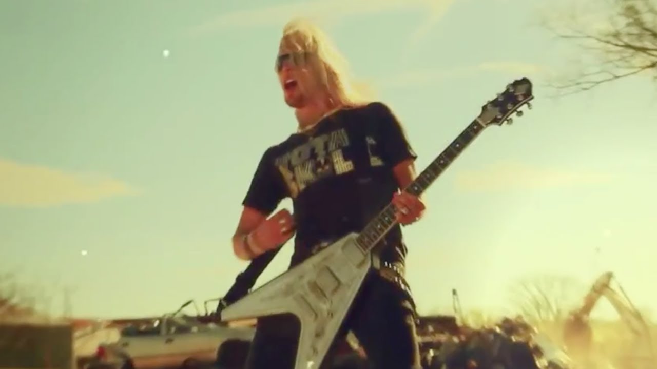 Novo Clip = “Black Stone Cherry – White Trash Millionaire”