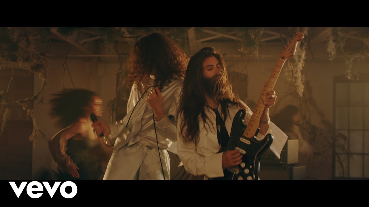 Novo Clip = “Crown Lands – White Buffalo”