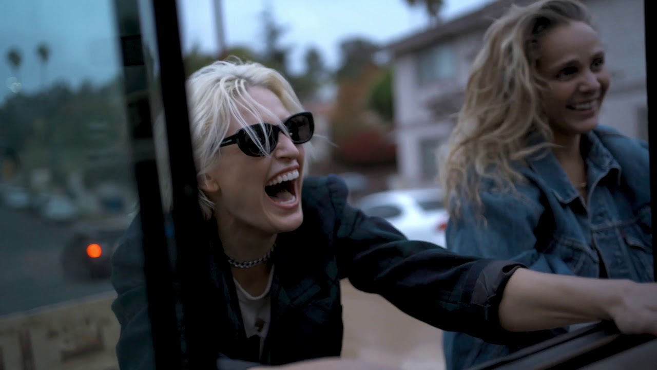 Novo Clip = “Dead Sara – Hands Up”