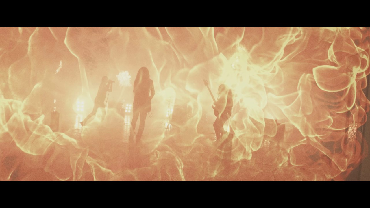 Novo Clip = “Hell in the Club – We Are On Fire”