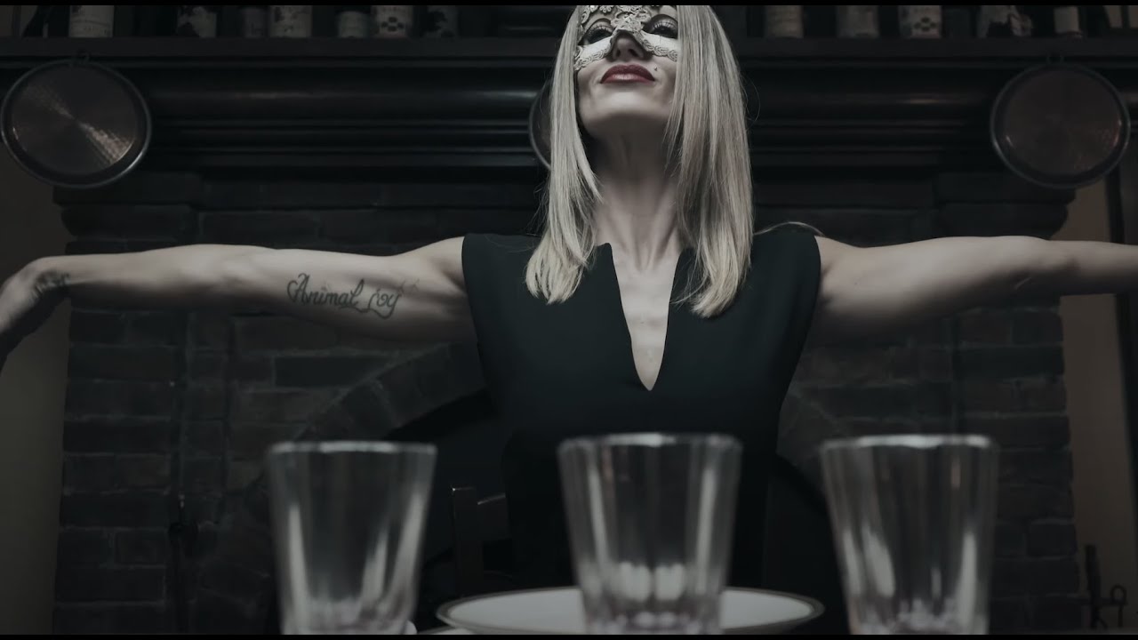 Novo Clip = “Hell in the Club – We’ll Never Leave the Castle”