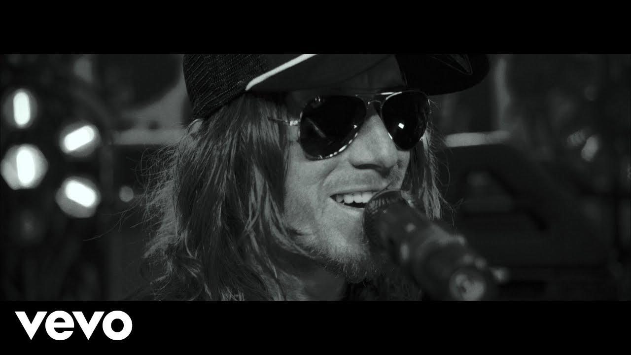 Novo Clip = “The Cadillac Three – Crackin’ Cold Ones With The Boys”