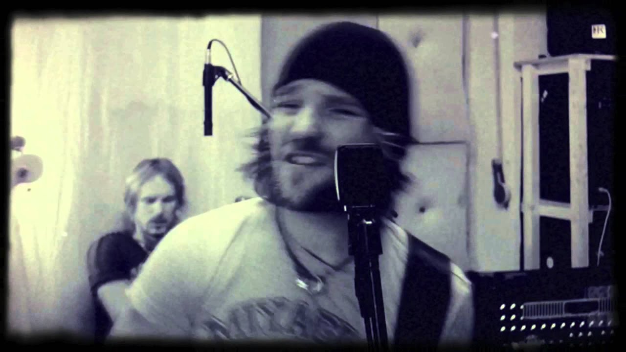 Novo Clip = “The New Roses – Whiskey Nightmare”